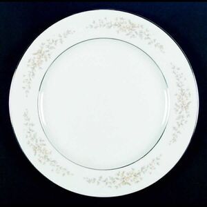 🔥❤️🔥 Vintage Dinner Plate Carolyn Design by Crown Victorian 2 Available